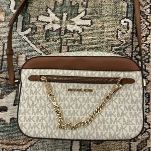 Michael Kors crossbody!